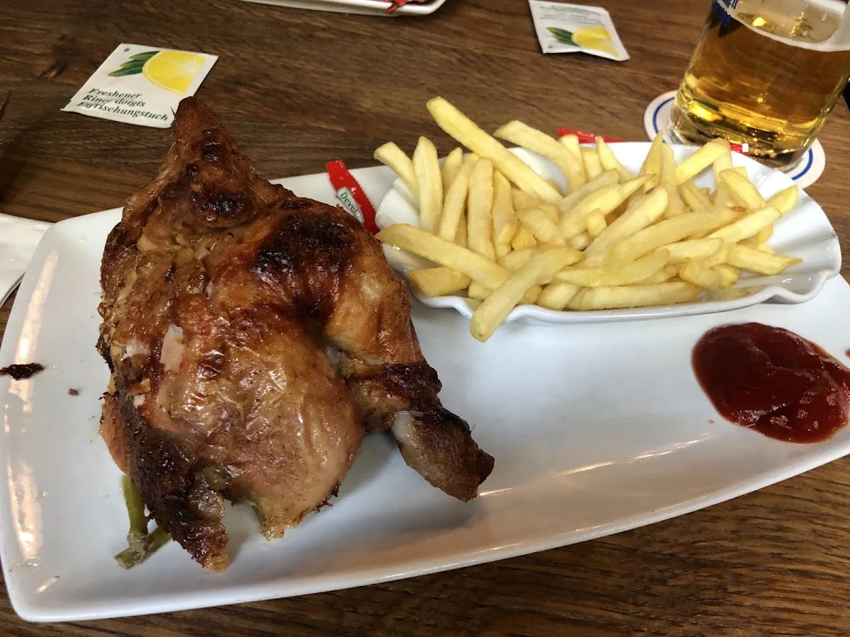 Augustiner am Platzl – Hähnchen vom Drehspieß in München, Bayern