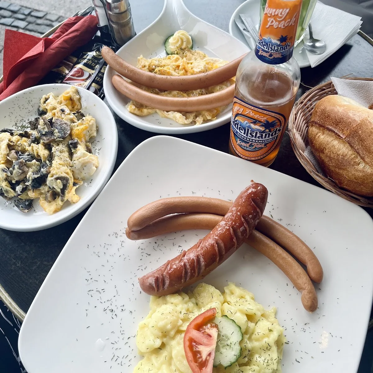 Mainkai Café•Bistro – Wurst in Frankfurt am Main, Hessen