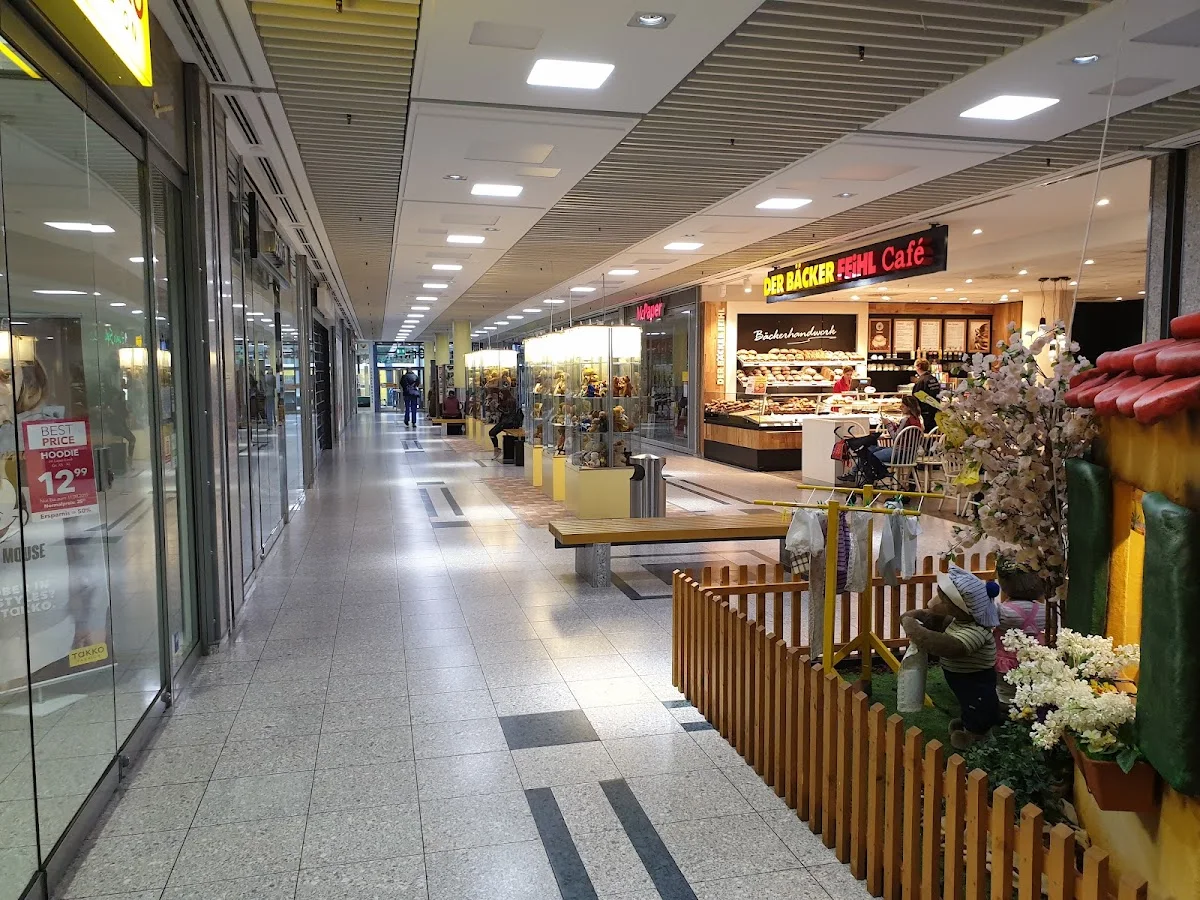 Allee-Center – Innenansichten in Berlin