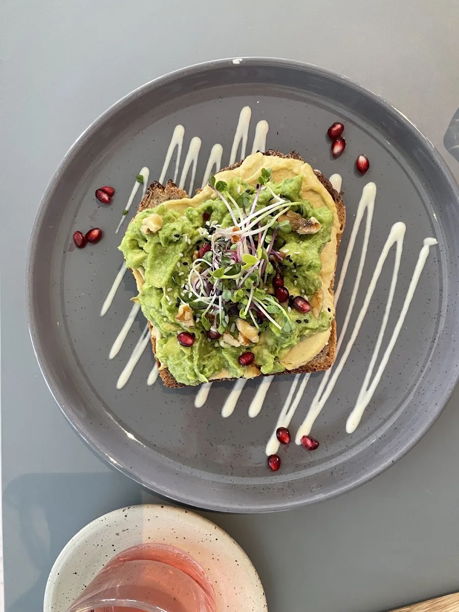 kaffeemacherei – Avocado-Toast in Frankfurt am Main, Hessen