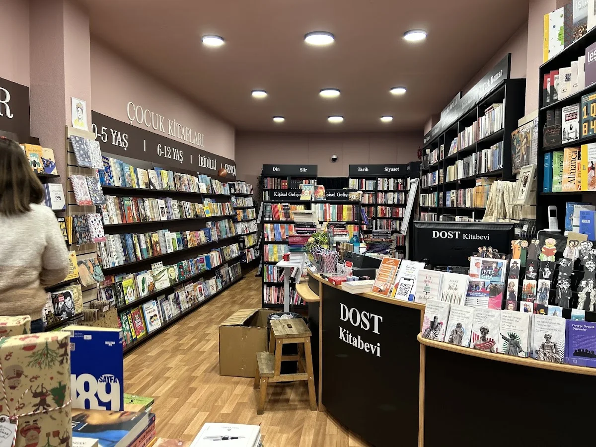 DOST Kitabevi Türkische Buchhandlung – Regal in Dortmund, Nordrhein-Westfalen