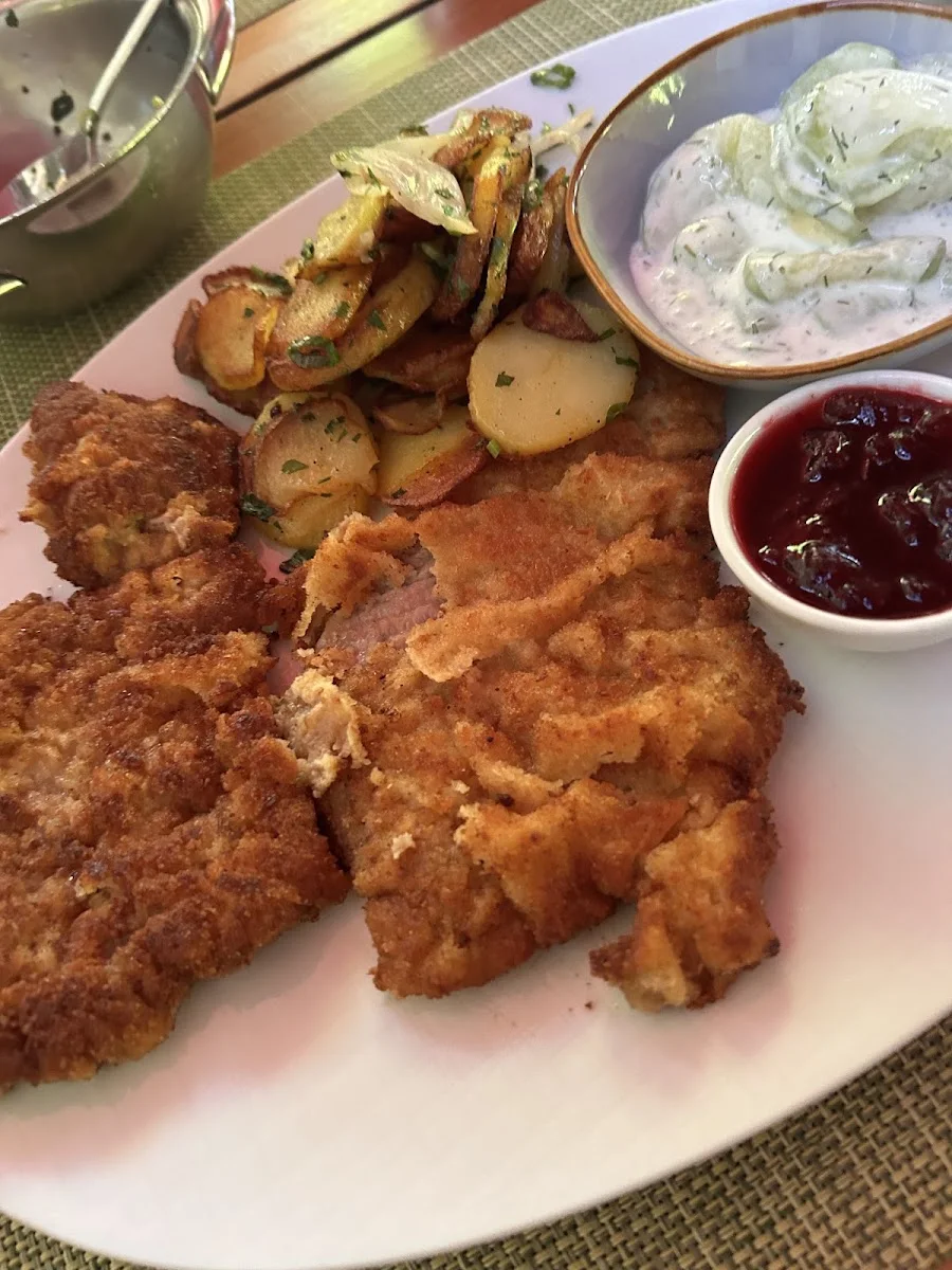 Bar & Restaurant THE LOCKS – Wiener Schnitzel in Hamburg