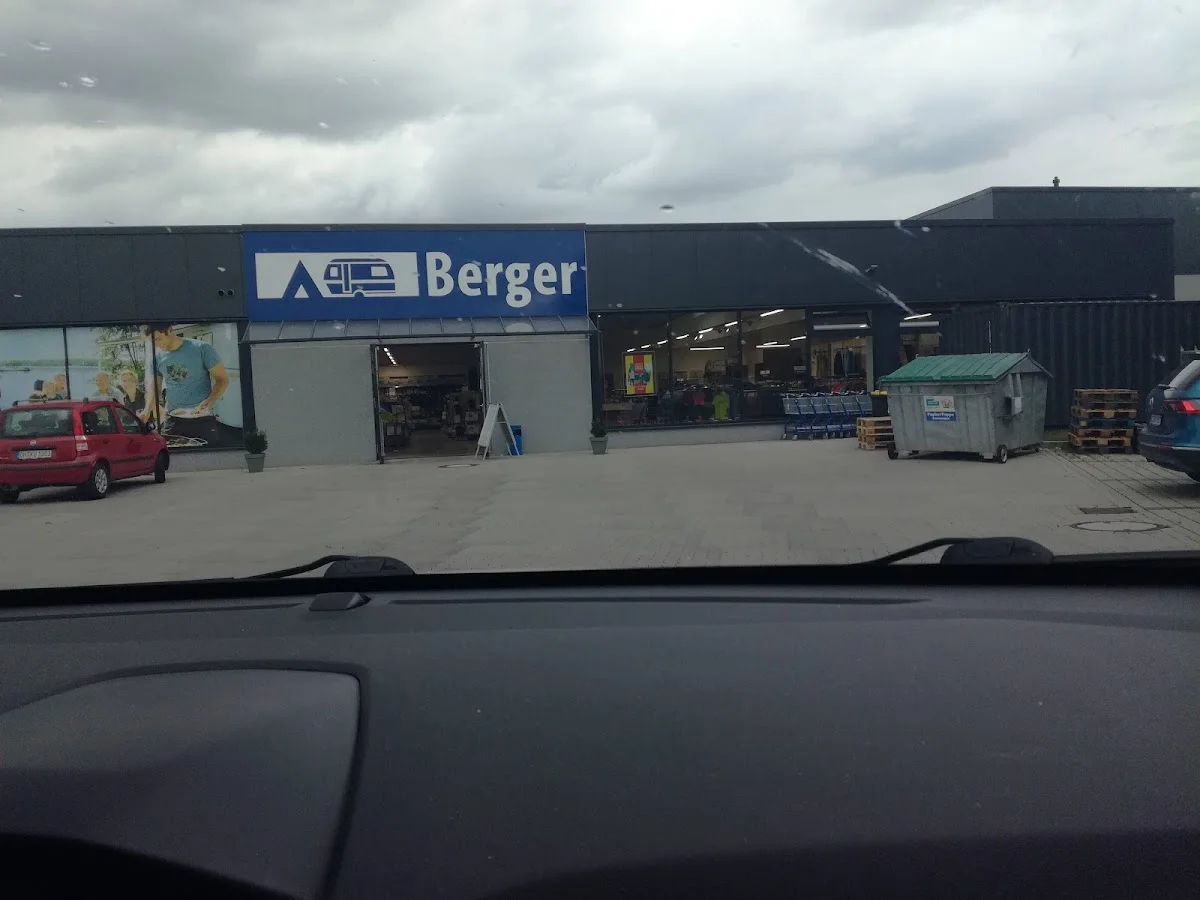 Fritz Berger Wesenberg (Reinfeld) – Parken in Wesenberg, Schleswig-Holstein