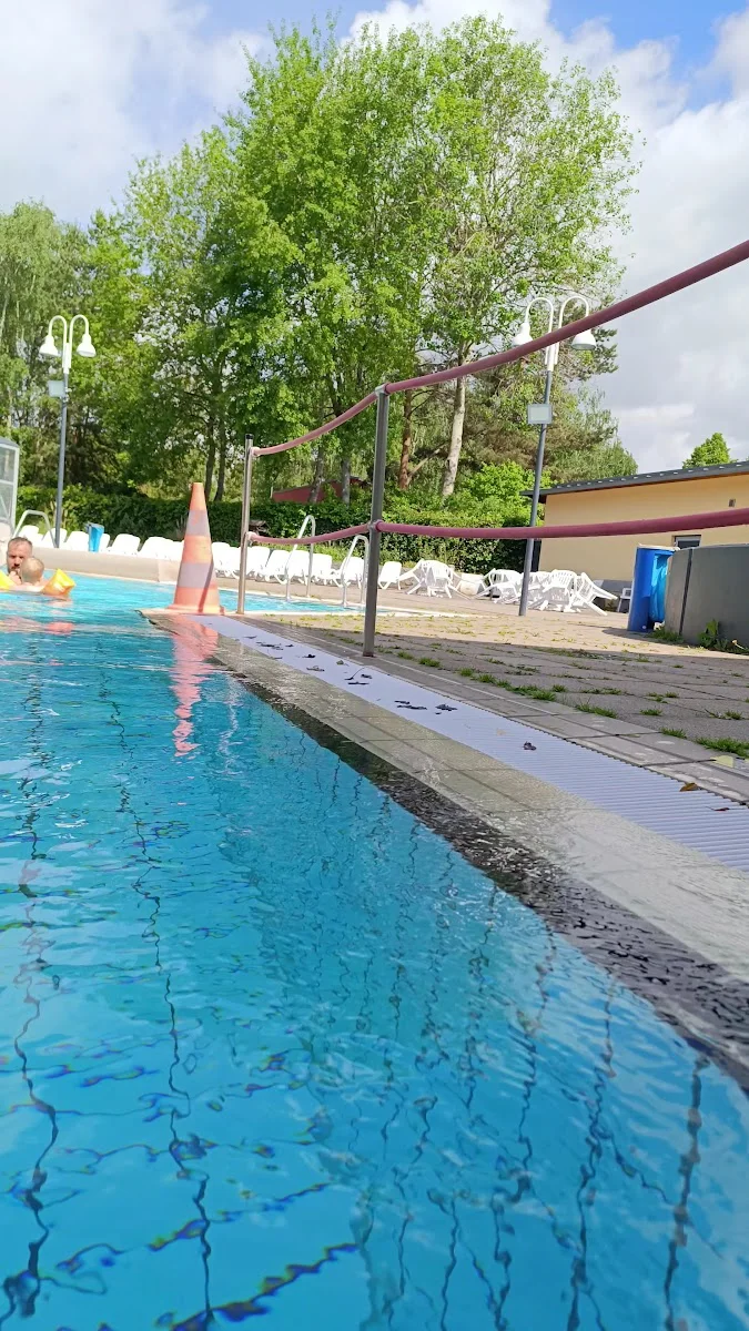 Familienbad De Bütt – Schwimmbecken in Hürth, Nordrhein-Westfalen