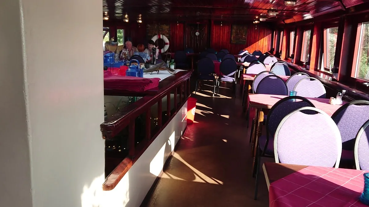 Alte Liebe Restaurantschiff – Atmosphäre in Berlin