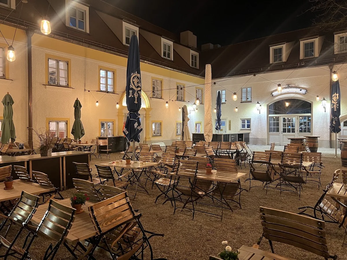 Stiftungsgasthaus Zum Gustl – Atmosphäre in München, Bayern