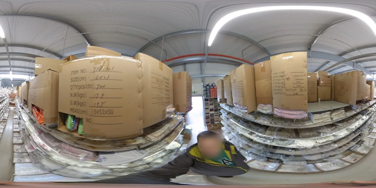 Dong Xuan Center – Street View & 360°-Fotos in Berlin