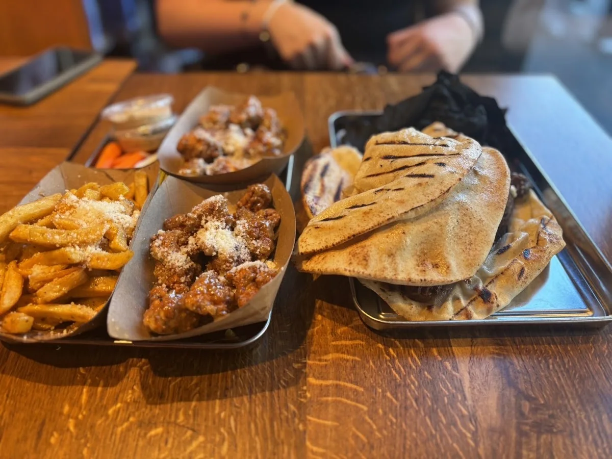 Nhas City Chicken – Pommes frites in Berlin