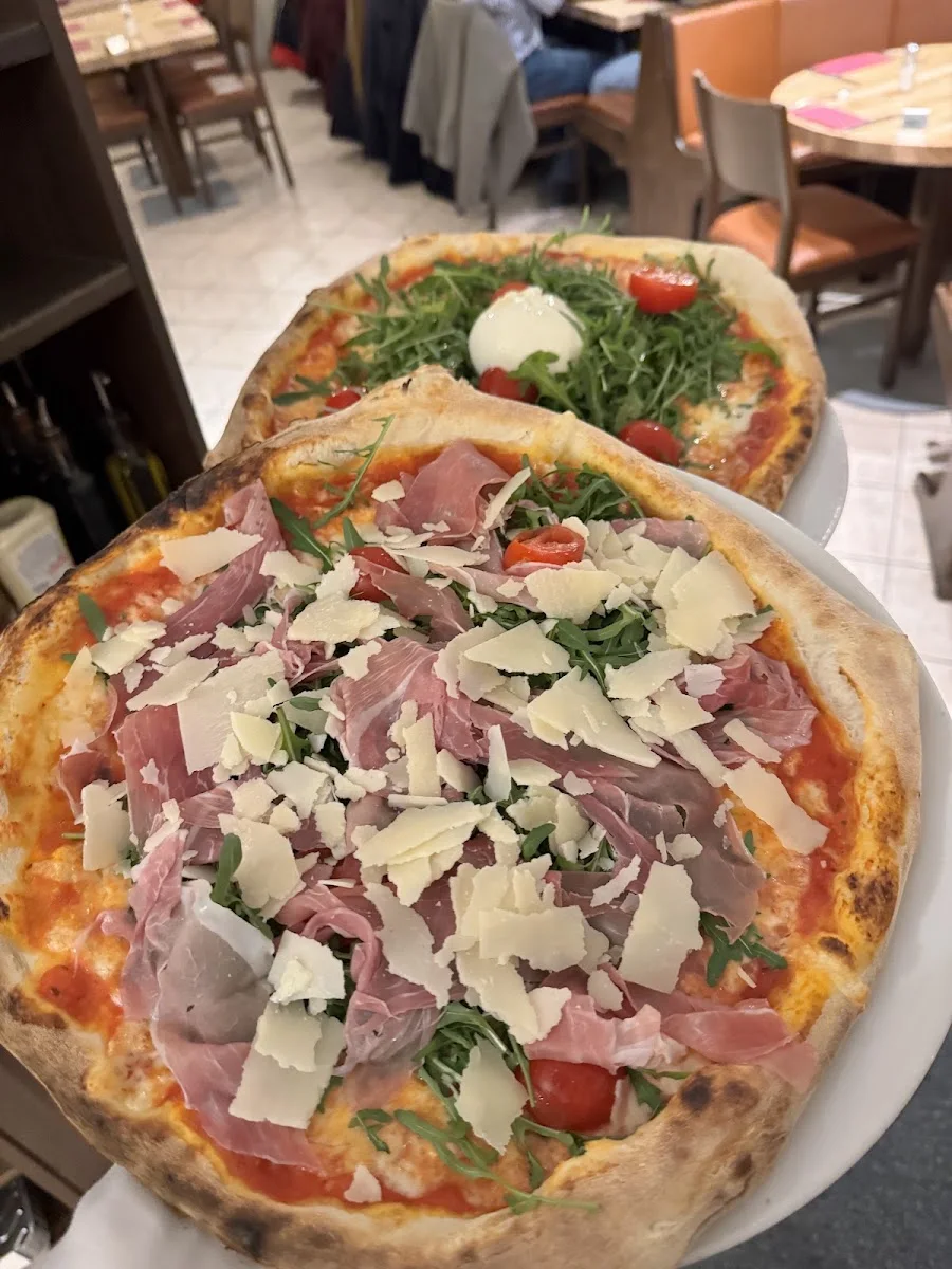 Trattoria Pizzeria La Valle estab. 1998 – Essen und Trinken in München, Bayern