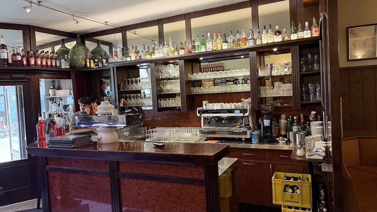 Trattoria Pizzeria La Valle estab. 1998 – Atmosphäre in München, Bayern