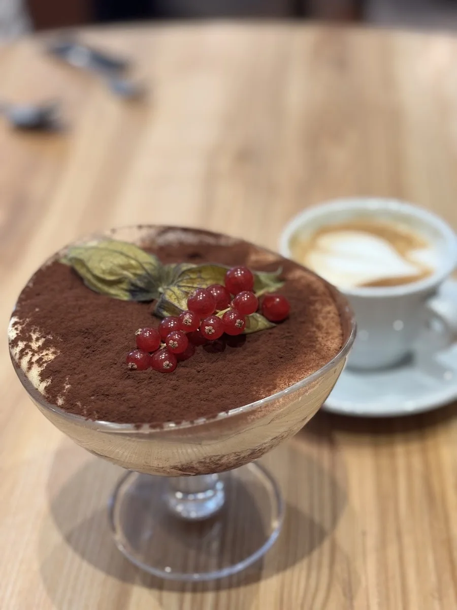 Trattoria Pizzeria La Valle estab. 1998 – Tiramisu in München, Bayern
