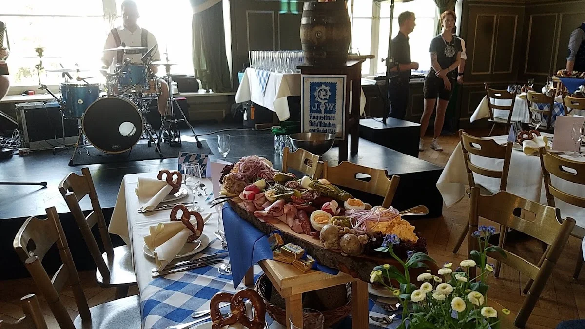 Augustiner Schützengarten – Essen und Trinken in München, Bayern