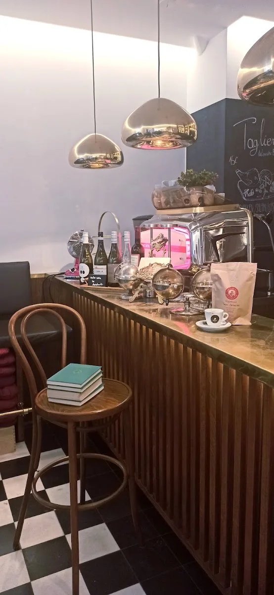 Deuerlein Wein Buch Caffè – Atmosphäre in Nürnberg, Bayern
