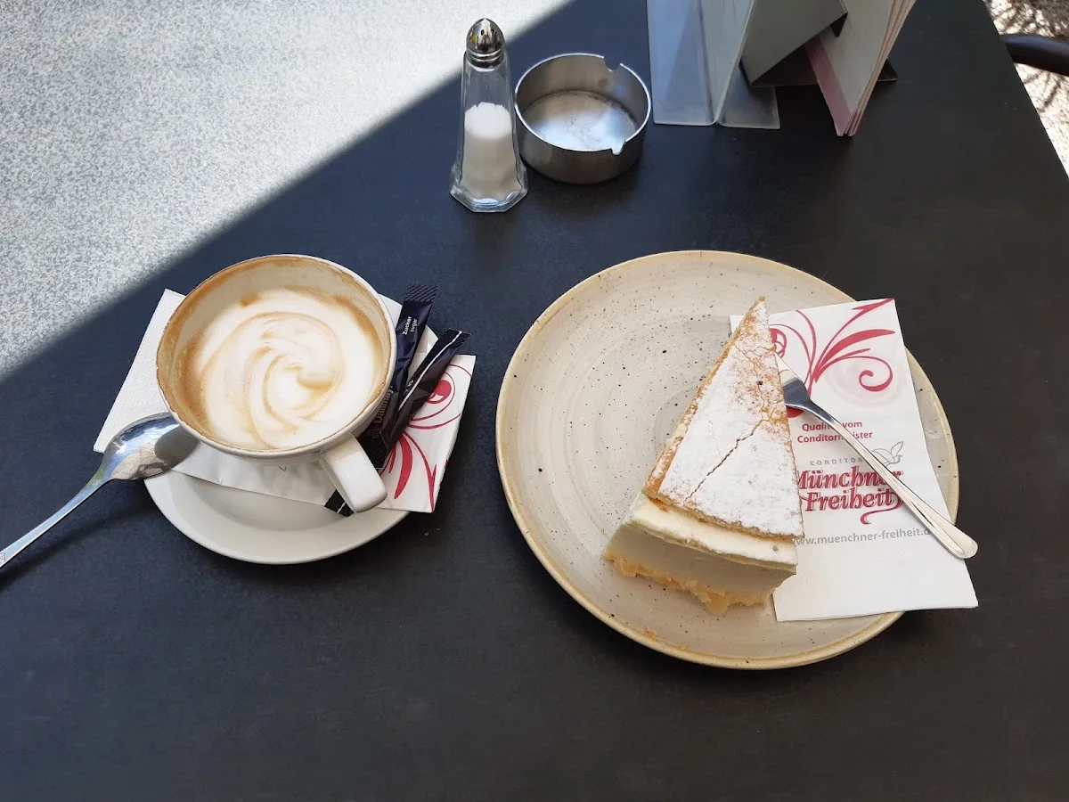 Café Münchner Freiheit – Kaffeekuchen in München, Bayern