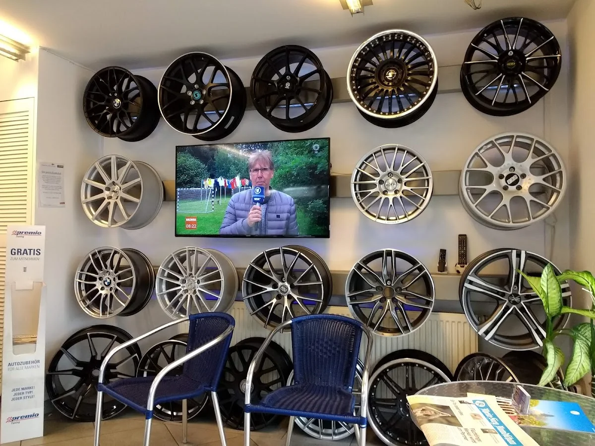Premio Reifen + Autoservice W. Johann GmbH – Innenansichten in Troisdorf, Nordrhein-Westfalen