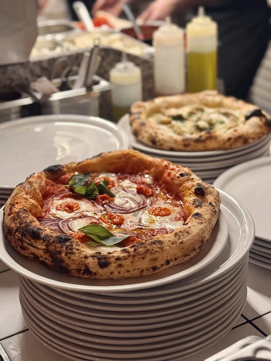 Standard Serious Pizza – Essen und Trinken in Berlin