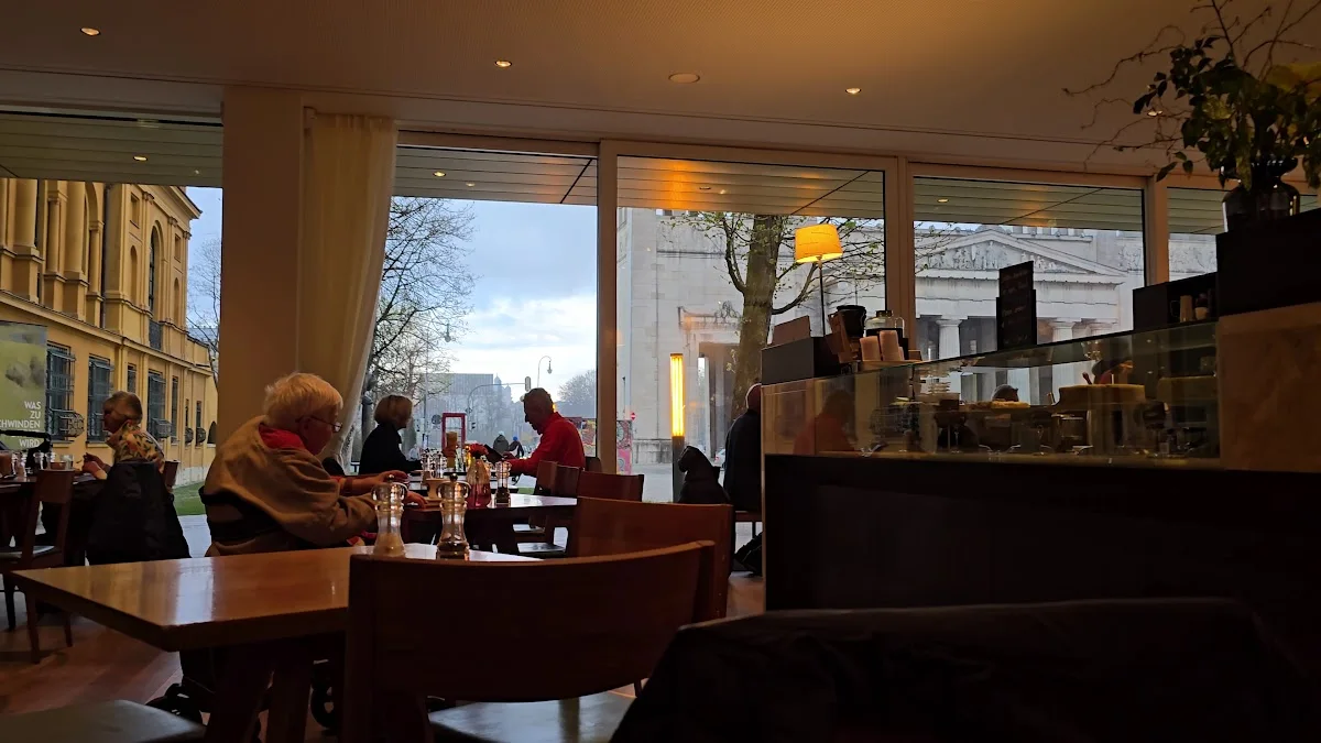 Ella - Restaurant & Café am Königsplatz – Café in München, Bayern
