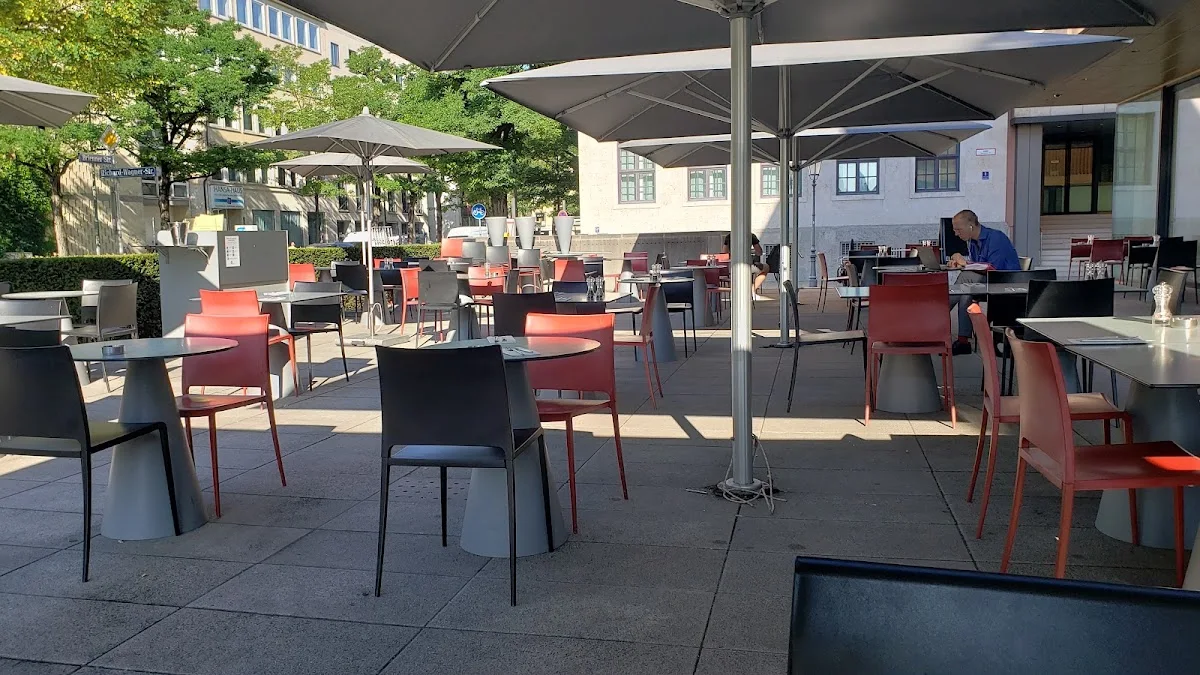 Ella - Restaurant & Café am Königsplatz – Atmosphäre in München, Bayern