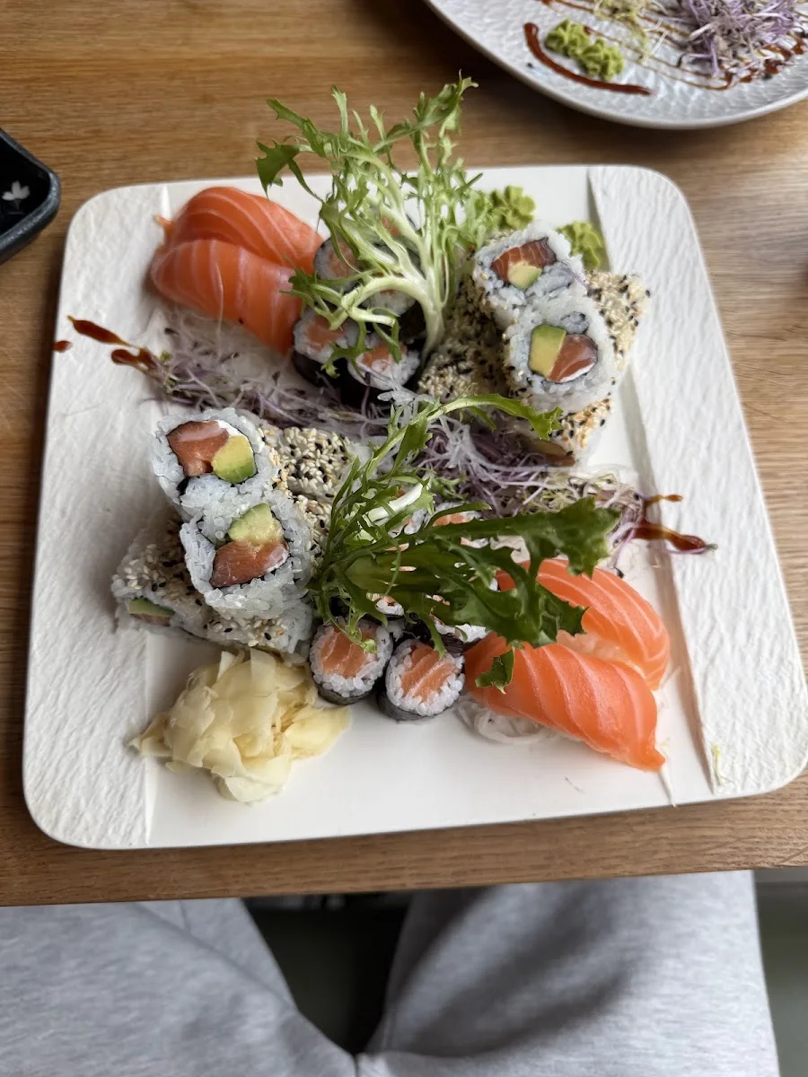 MAIA Asiatische Küche -Sushi – California Roll in Stuttgart Weilimdorf, Baden-Württemberg