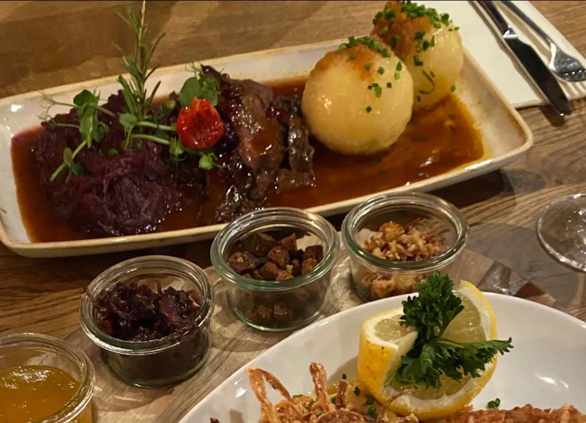 Harlachinger Jagdschlössl – Sauerbraten in München, Bayern