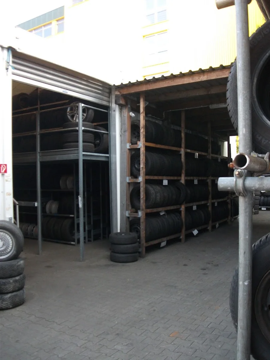Bender Carparts GmbH Autoverwertung Leverkusen – Innenansichten in Leverkusen, Nordrhein-Westfalen