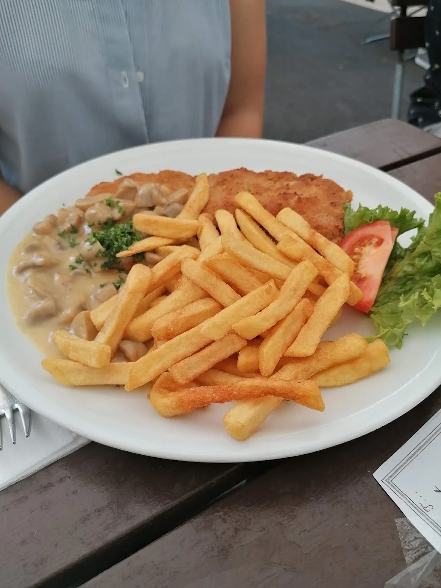 Efsane Gasthaus Rudolph – Schnitzel in Liederbach am Taunus, Hessen