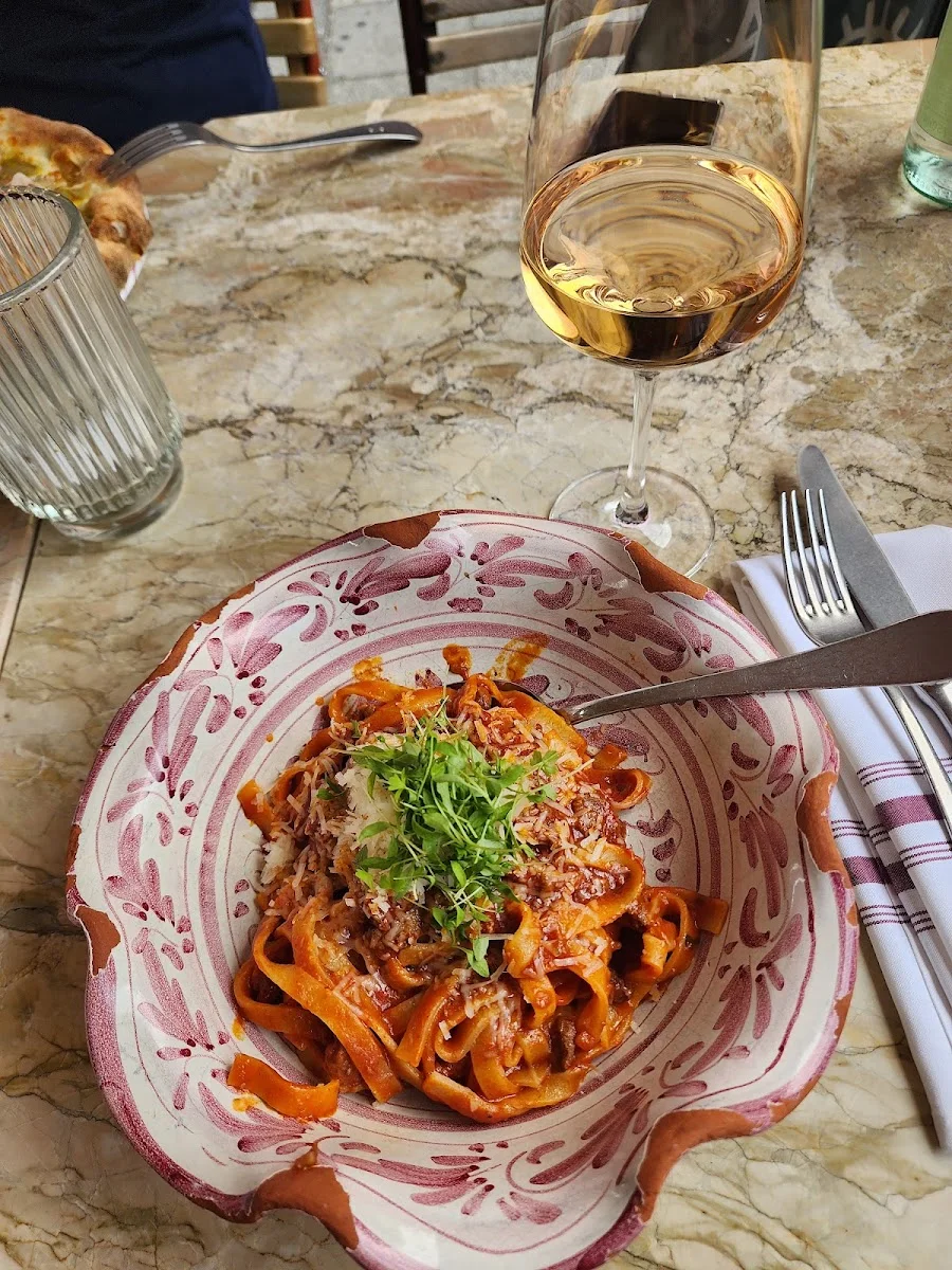 SUPERNOVA Bar & Trattoria – Restaurant in München, Bayern