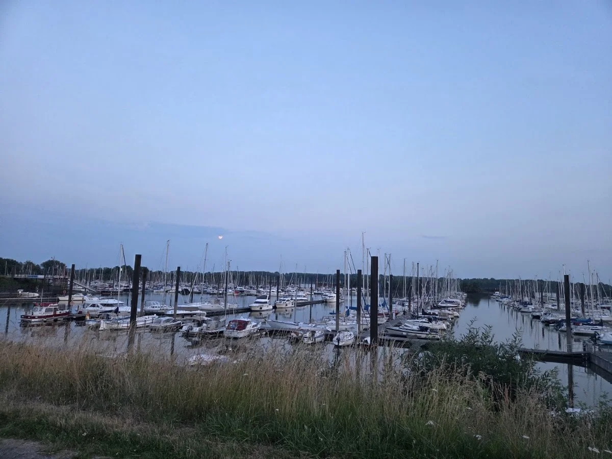 Hamburger Yachthafen-Gemeinschaft e.V. – Jachthafen in Wedel, Schleswig-Holstein