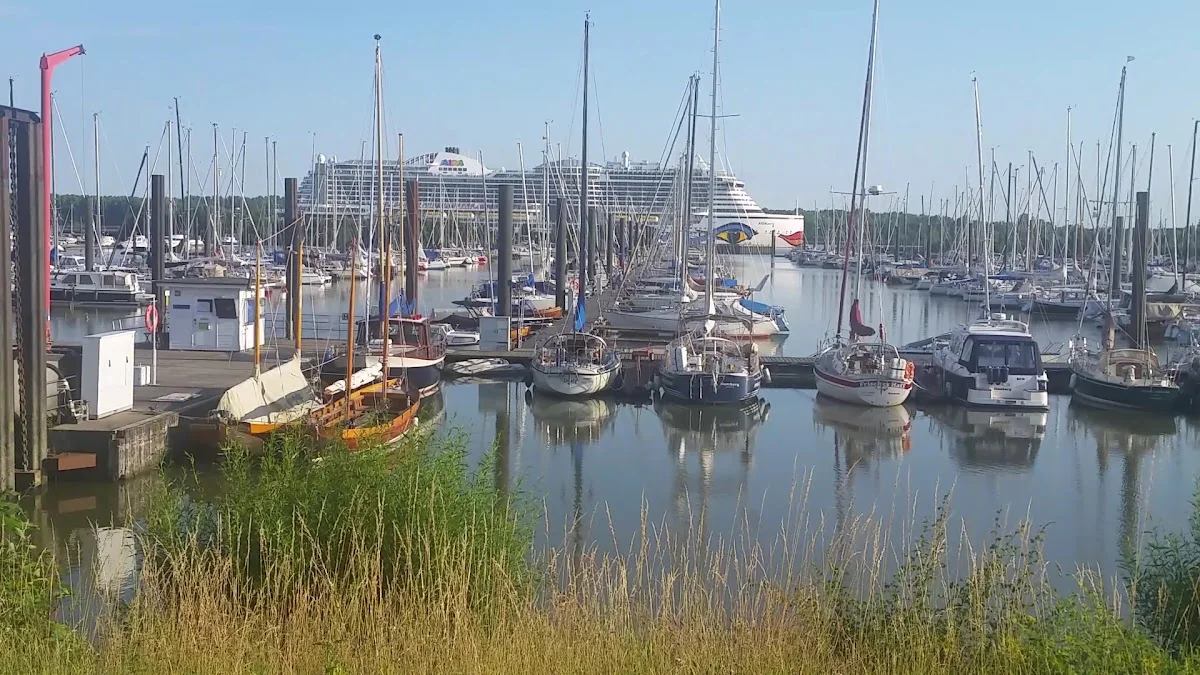 Hamburger Yachthafen-Gemeinschaft e.V. – Jachthafen in Wedel, Schleswig-Holstein
