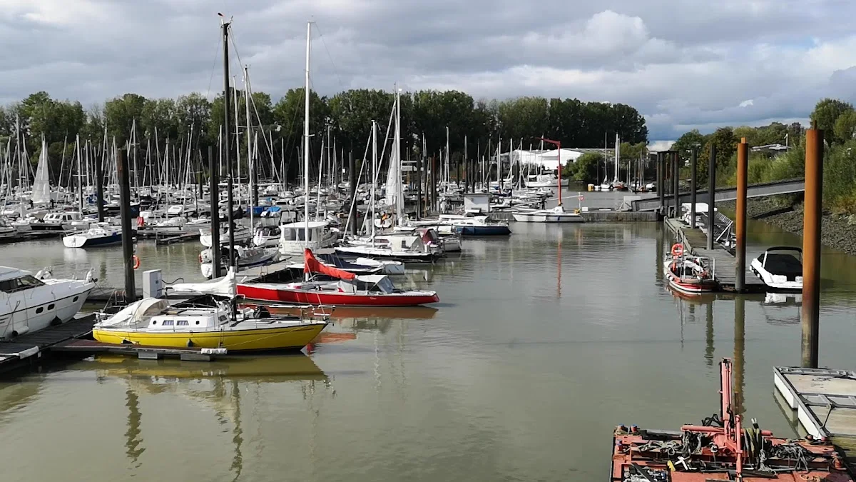 Hamburger Yachthafen-Gemeinschaft e.V. – Marina in Wedel, Schleswig-Holstein