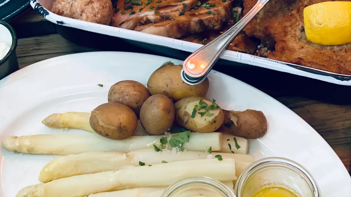 Kaisergarten – Essen und Trinken in München, Bayern