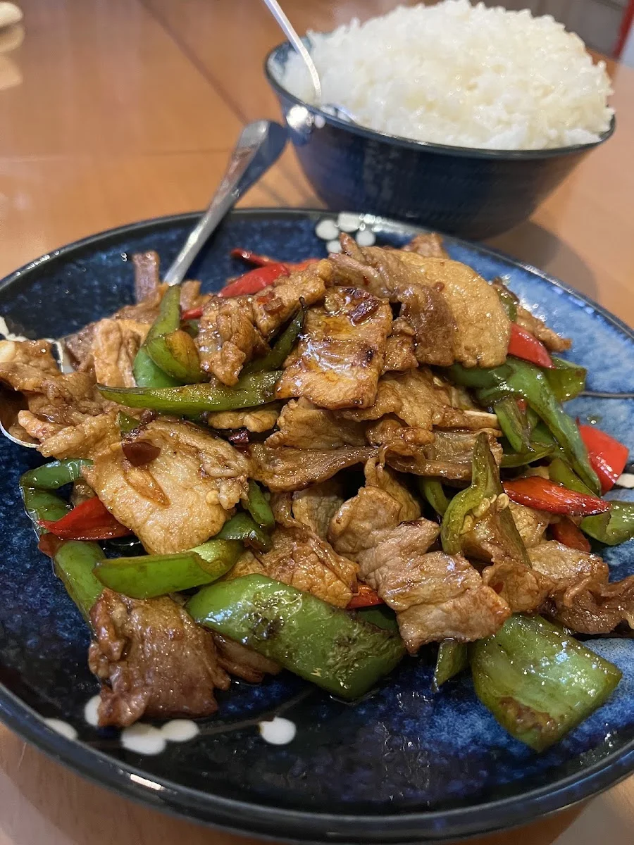 Honghong Noodles Restaurant – Essen und Trinken in München, Bayern