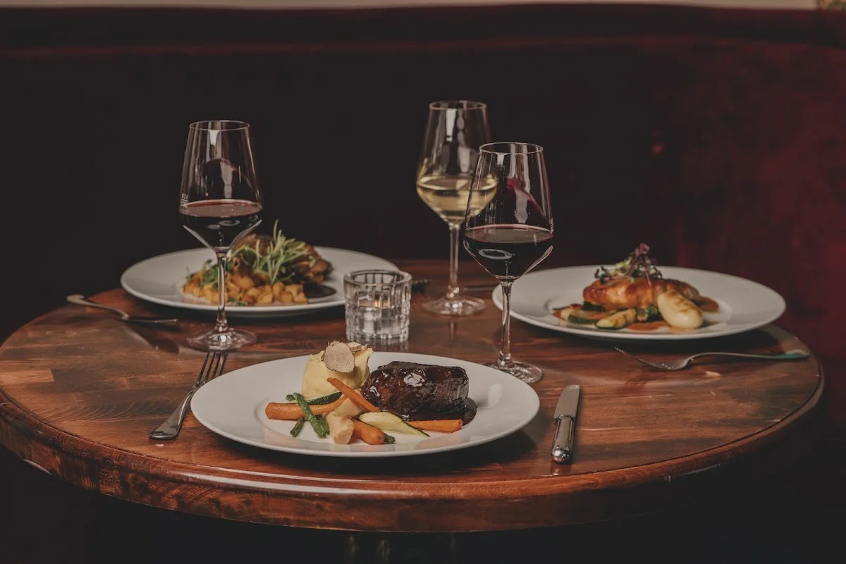 Brasserie Le Paris – Essen und Trinken in Berlin