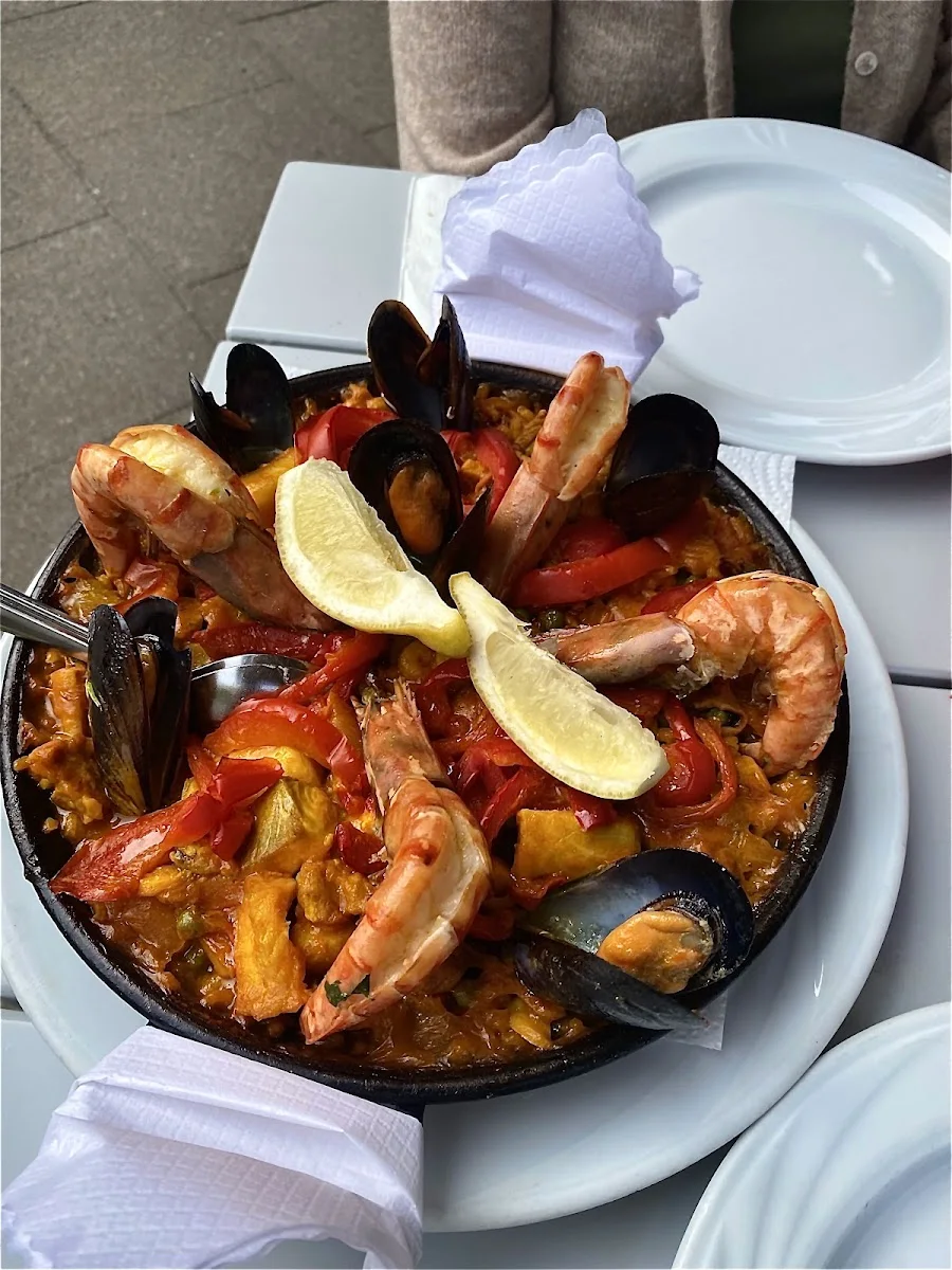 Olá Lisboa – Paella in Hamburg