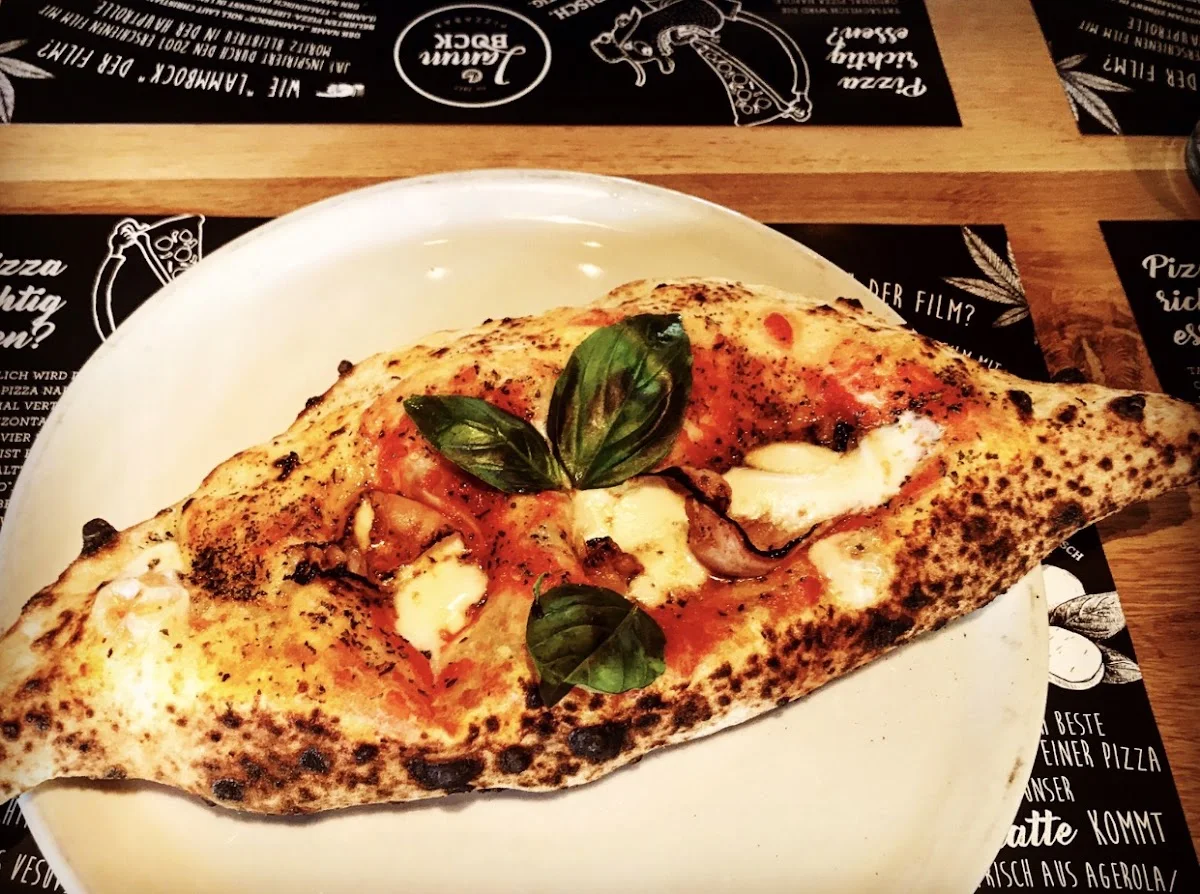 Lammbock – Calzone in Nürnberg, Bayern