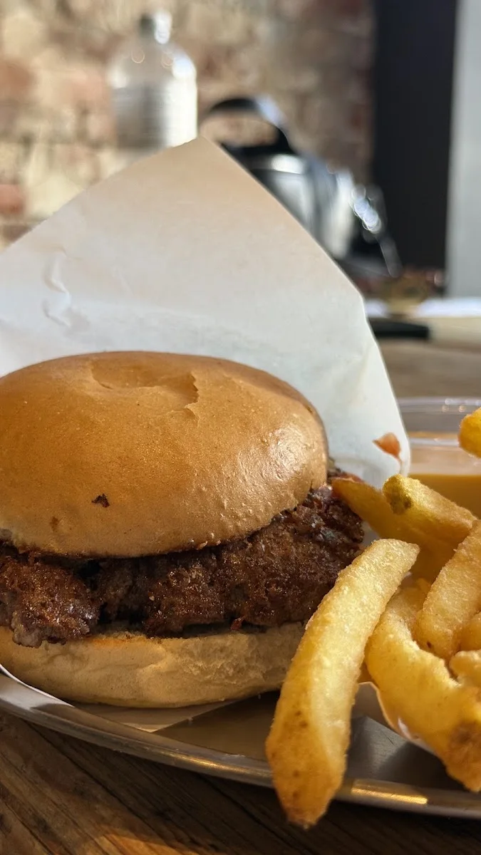 Burger Heroes Reeperbahn – Fast-Food-Restaurant in Hamburg
