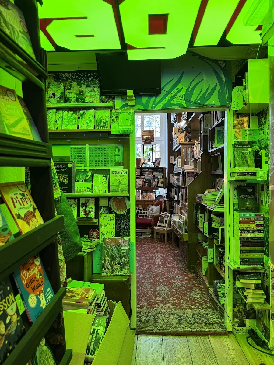 ivallan's Second-Hand & Exceptional Books – Kitaplık in Berlin