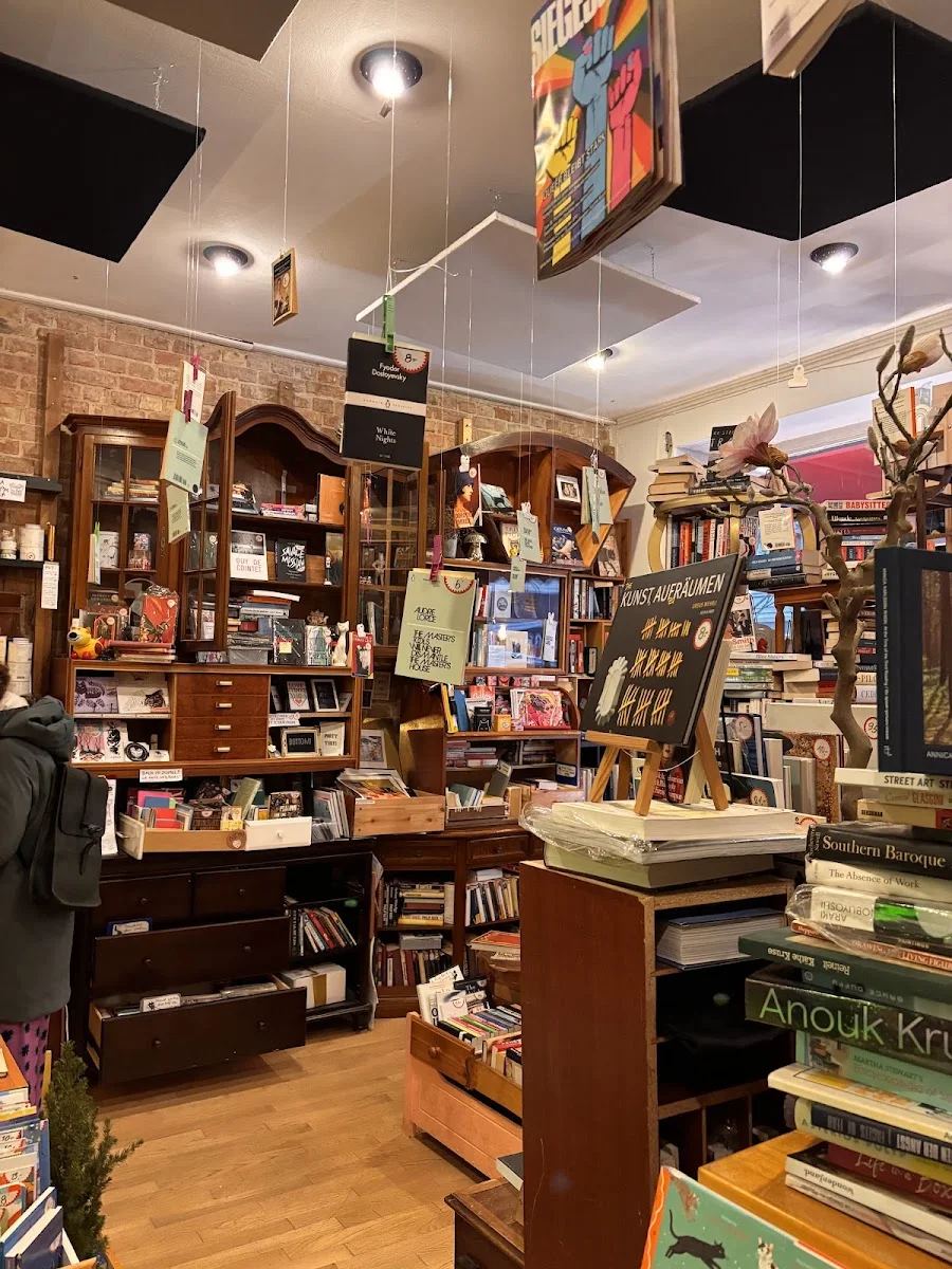 ivallan's Second-Hand & Exceptional Books – Kitap in Berlin