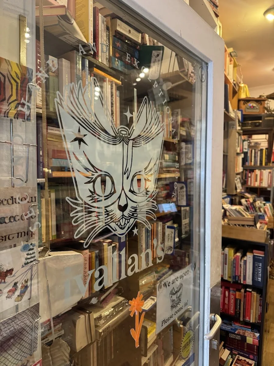 ivallan's Second-Hand & Exceptional Books – Sahibinin seçtikleri in Berlin