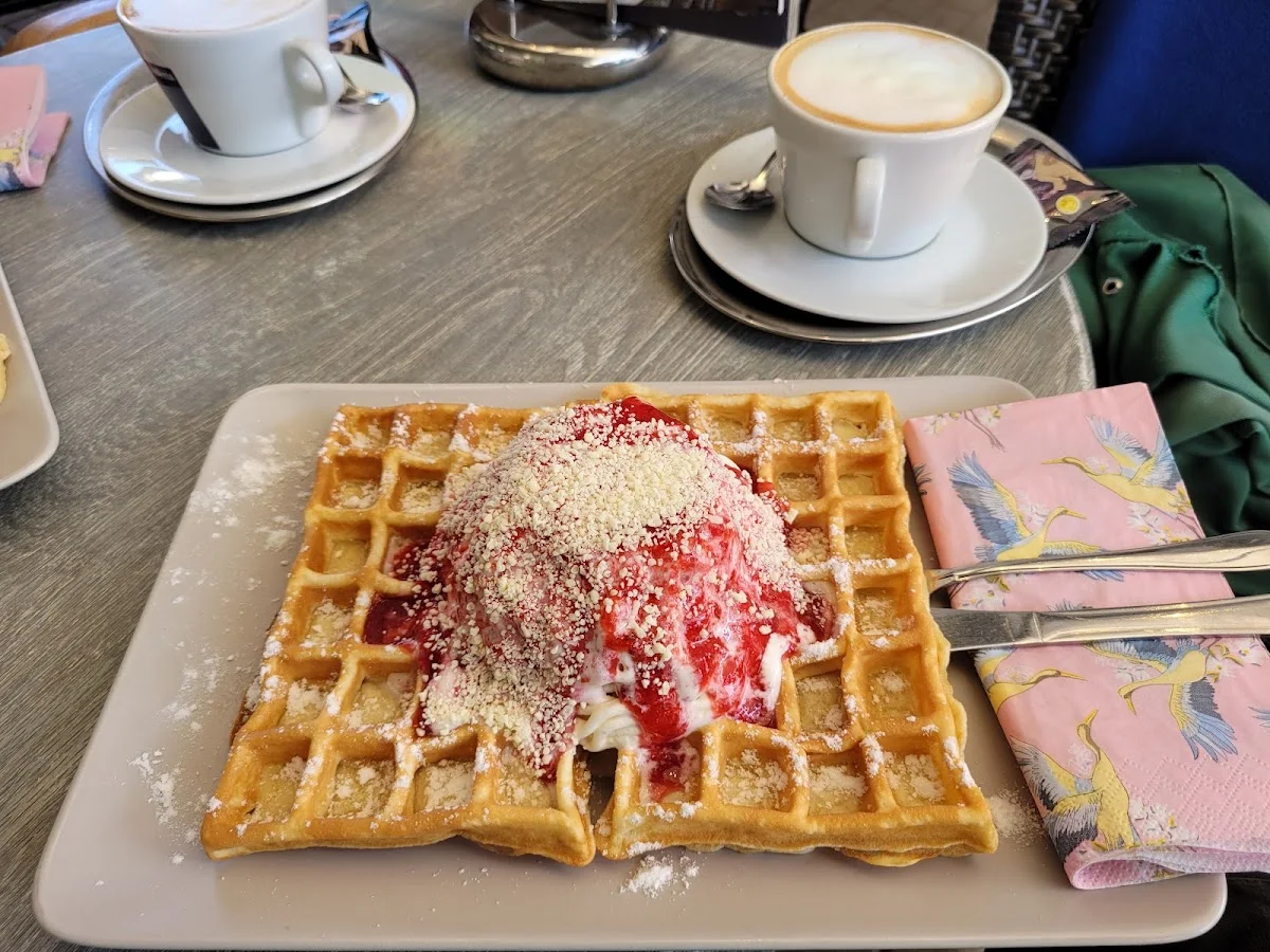 Eiscafé Cellino – Waffel in Dormagen, Nordrhein-Westfalen