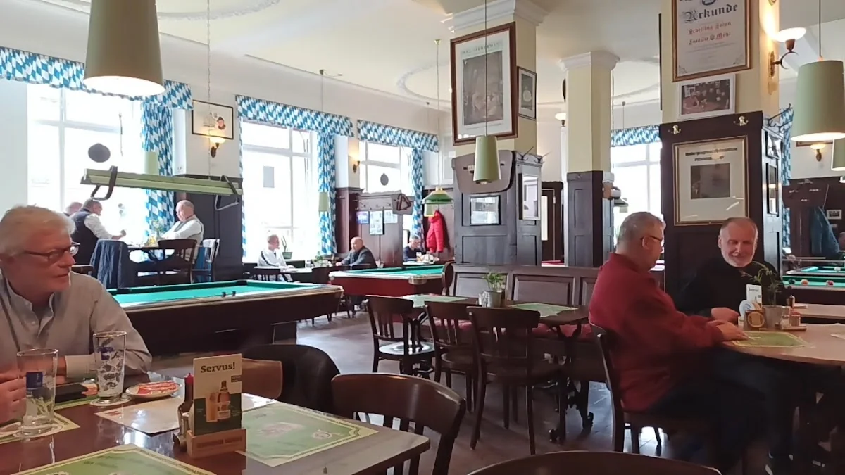 Schelling-Salon – Atmosphäre in München, Bayern