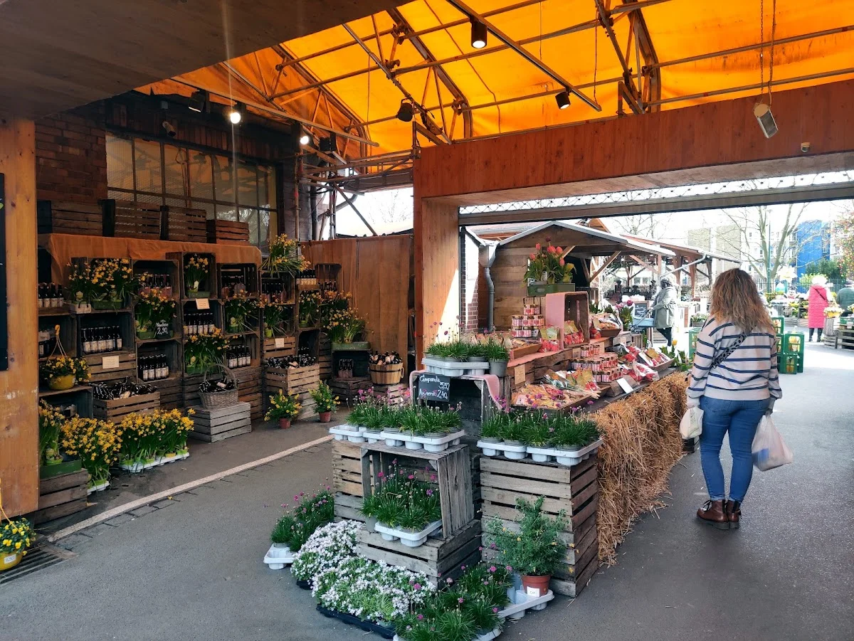 Gertrudenhof Obst- & Gemüsescheune (Bauernmarktgelände) – Innenansichten in Hürth, Nordrhein-Westfalen