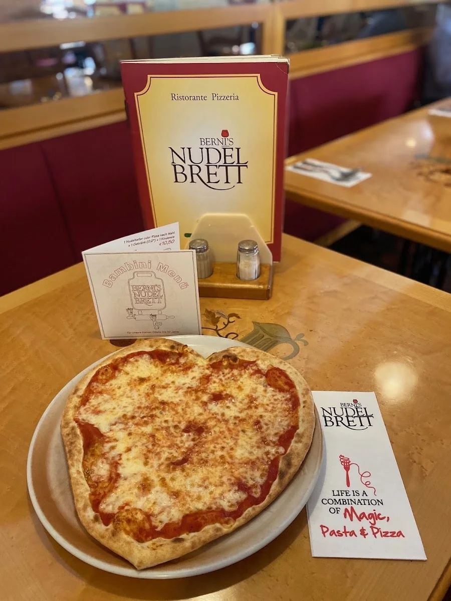 Bernis Nudelbrett – Pizza in München, Bayern