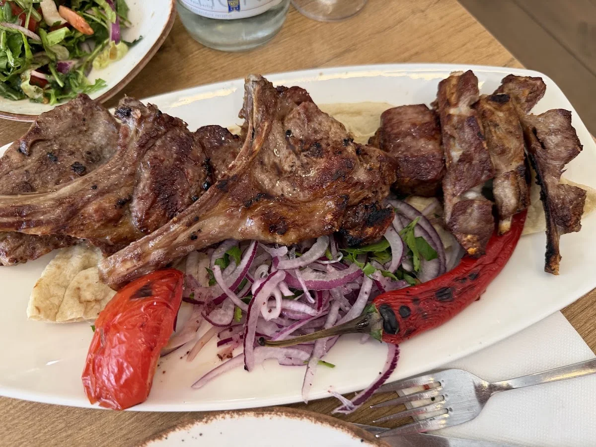 Adana Grillhaus - Kreuzberg – Essen und Trinken in Berlin