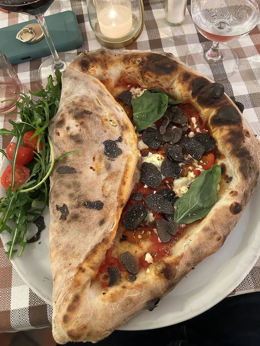 Locanda Busento Pizzeria – Calzone in München, Bayern