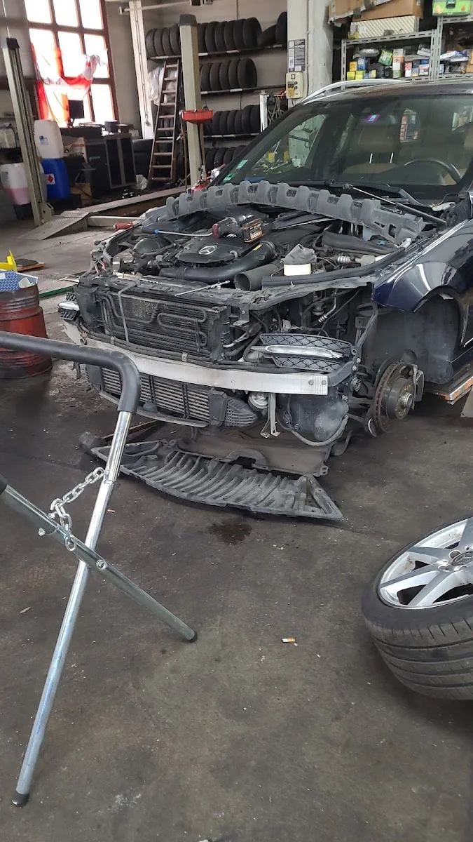 Autoklinik © - Karosserie u. Fahrzeuglackierei Berlin – Vom Inhaber in Berlin