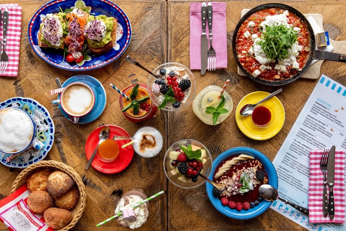 Backspielhaus Bogenhausen Restaurant Bäckerei und Frühstück – Salat in München, Bayern