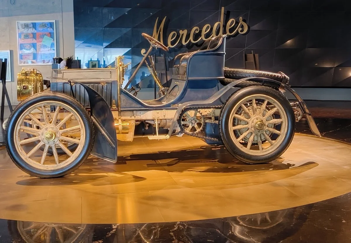 Mercedes-Benz Museum – Besucherfoto: Angela Beckert in Stuttgart, Baden-Württemberg