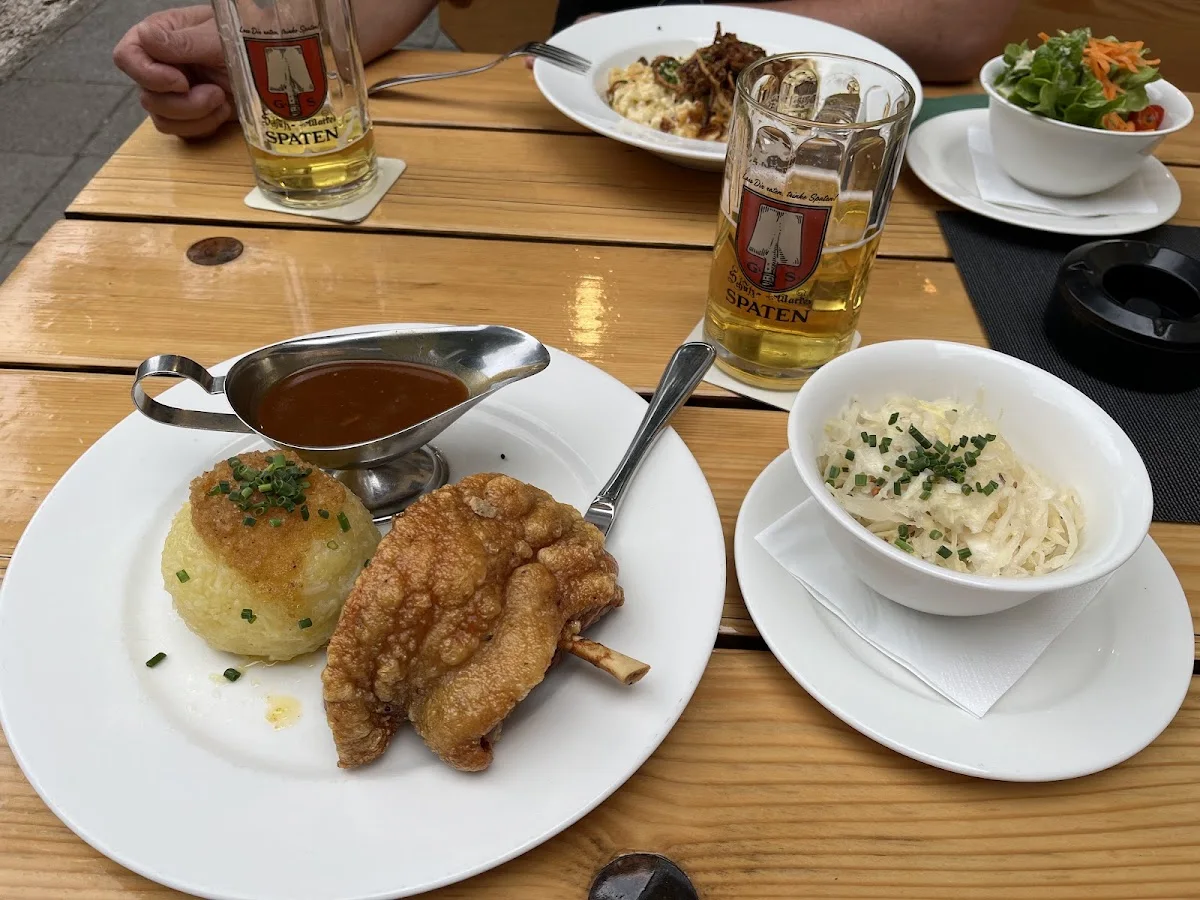 Wirtshaus Zamdorfer Biergarten – Bayerisches Restaurant in München, Bayern