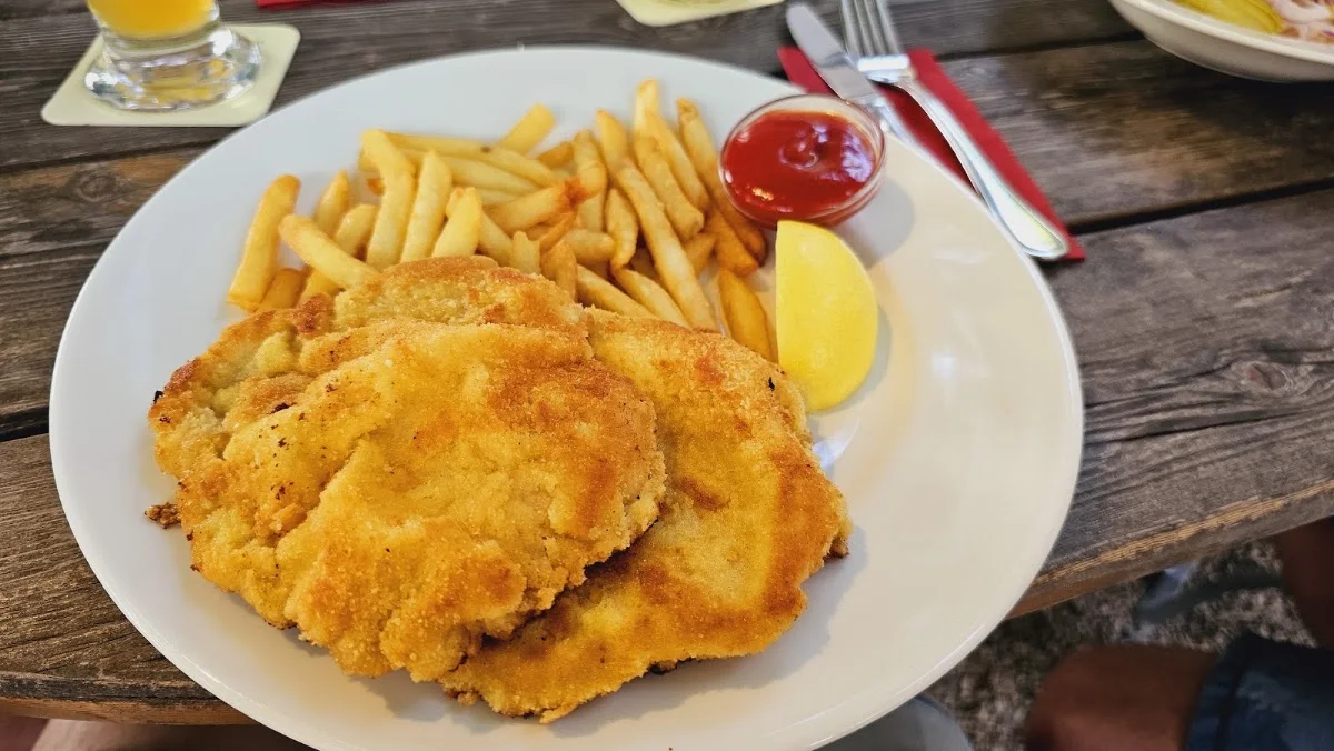 Wirtshaus Zamdorfer Biergarten – Schnitzel in München, Bayern